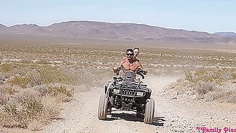 I fuck my pussy at the house of a black cock