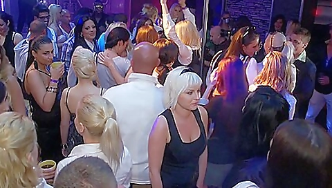 Hot blond slut takes off her ass and pussy