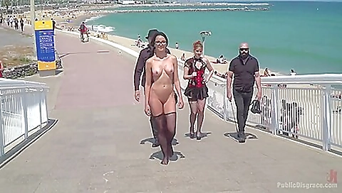 Sexy chick fucked in her pussy