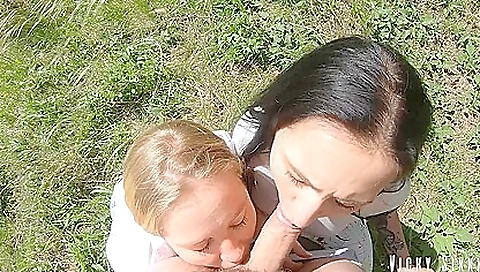 Shower tut to give the cock