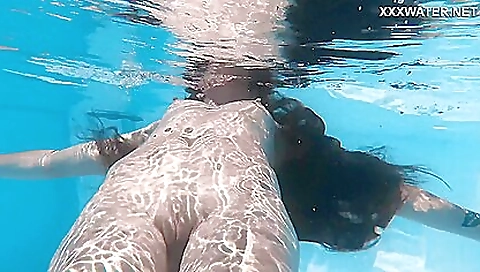 Mature woman with a big ass gets fucked