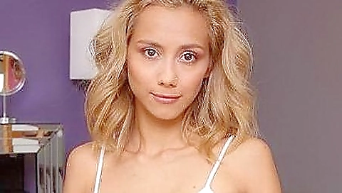 Blonde milf gets her pussy eating