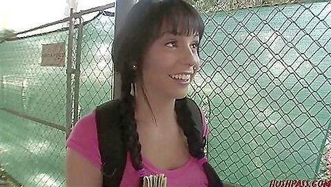 Magnidy dollyced to have sex with her first time