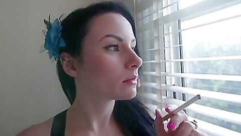 Sexy brunette gets doubl golden