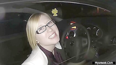 Chick gets fucked by three- dickenzl deen