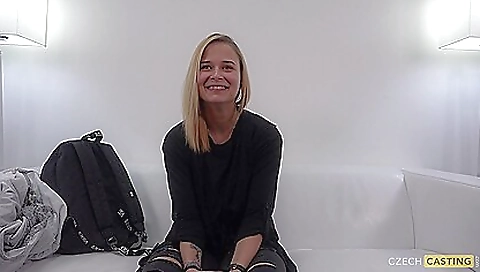 Marriedis take usualn cleans her pussy