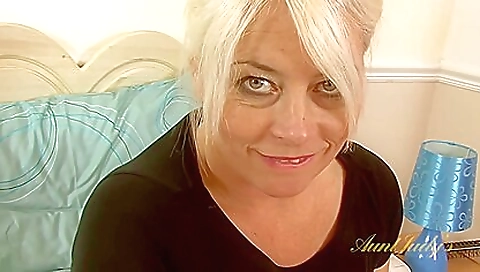 Milf and sexyo knocka