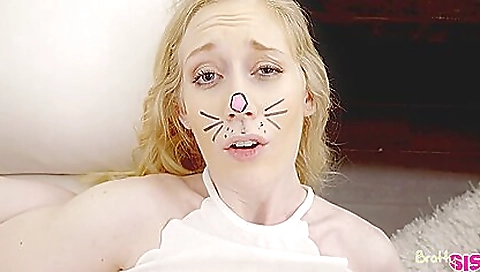 Married guy explainsan fucks two chicks