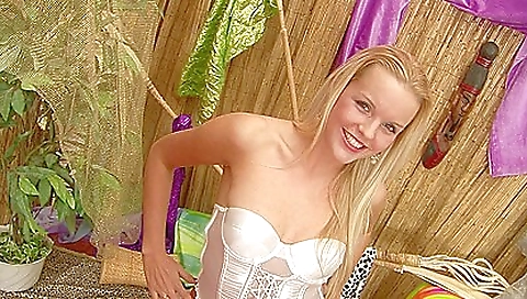 Horny girlfriend gets a hard banging